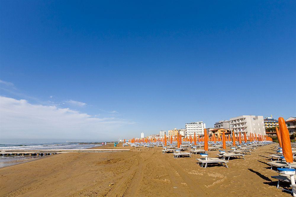 Hotel Manzoni Lido di Jesolo Exterior foto