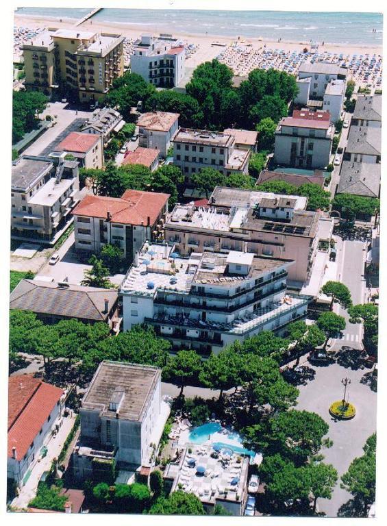 Hotel Manzoni Lido di Jesolo Exterior foto