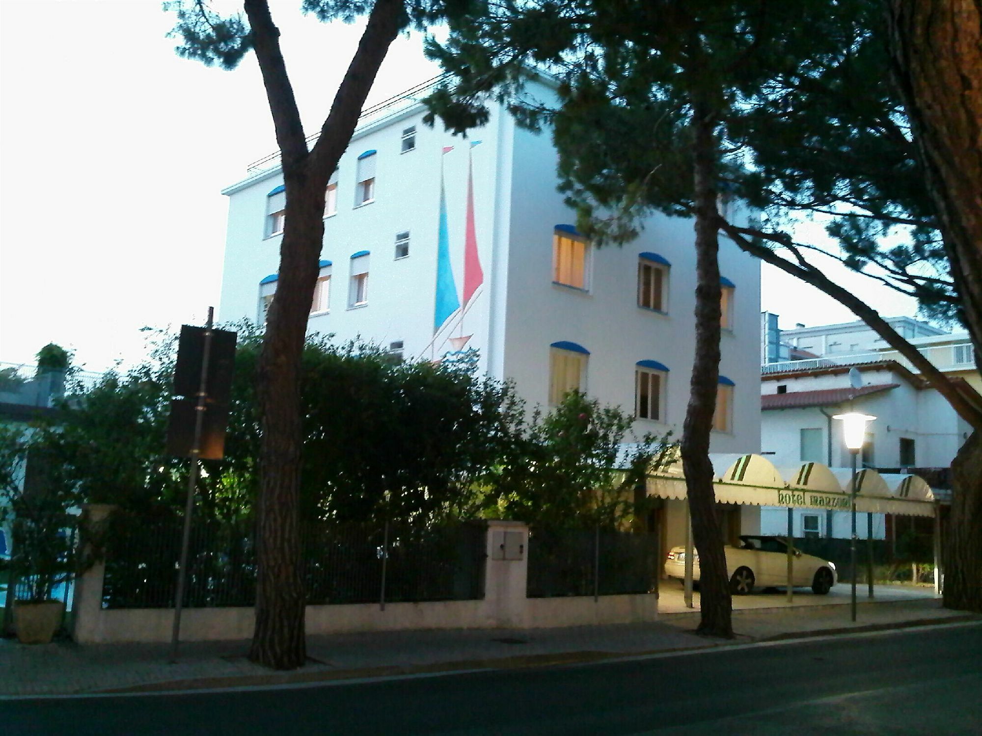 Hotel Manzoni Lido di Jesolo Exterior foto